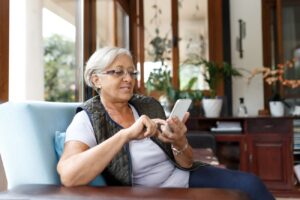Encontrando la conexión en la jubilación: cómo la tecnología puede ayudar a los adultos mayores a mantenerse conectados Clubby